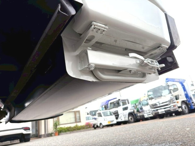 三菱ふそうキャンターパッカー車（塵芥車）小型（2t・3t）[写真19]