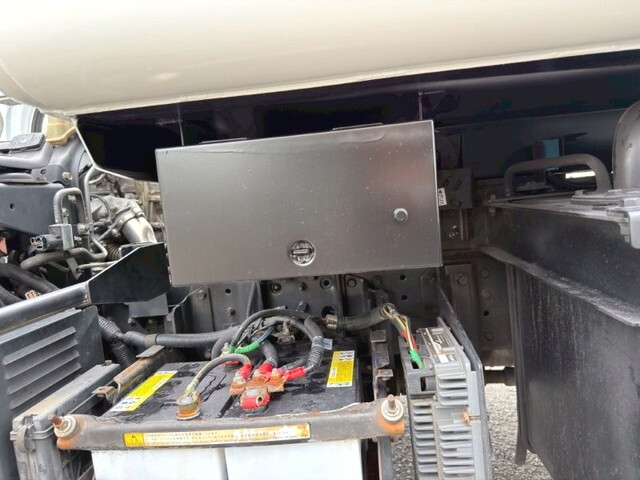 三菱ふそうキャンターパッカー車（塵芥車）小型（2t・3t）[写真26]