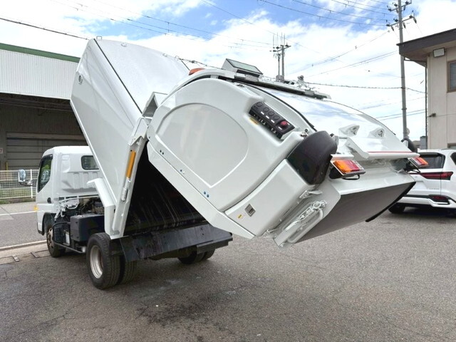 三菱ふそうキャンターパッカー車（塵芥車）小型（2t・3t）[写真08]
