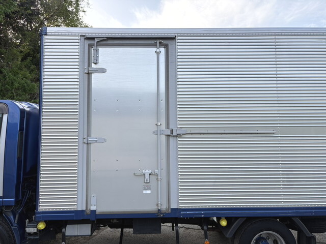 いすゞエルフアルミバン小型（2t・3t）[写真11]