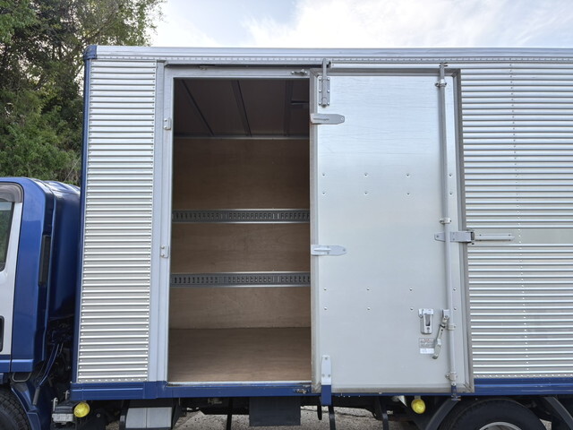 いすゞエルフアルミバン小型（2t・3t）[写真12]