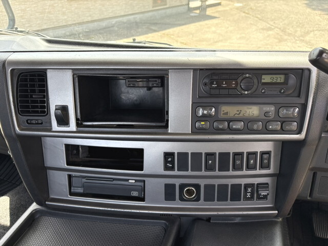 日野プロフィアトレーラーヘッド（トラクターヘッド）大型（10t）[写真24]