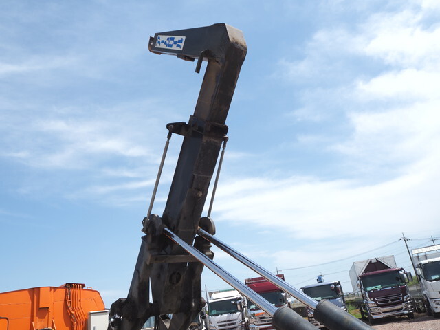 いすゞフォワードコンテナ専用車中型（4t）[写真12]