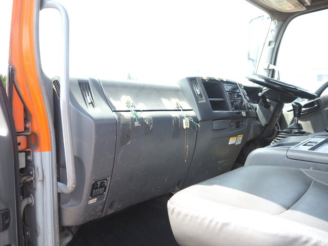 いすゞフォワードコンテナ専用車中型（4t）[写真30]