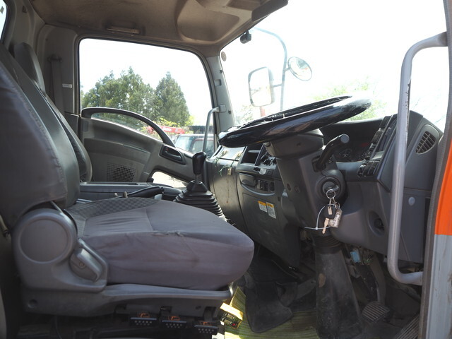 いすゞフォワードコンテナ専用車中型（4t）[写真32]