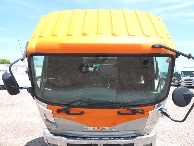 いすゞフォワードコンテナ専用車中型（4t）[写真09]