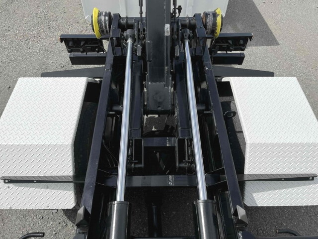 いすゞエルフコンテナ専用車小型（2t・3t）[写真11]