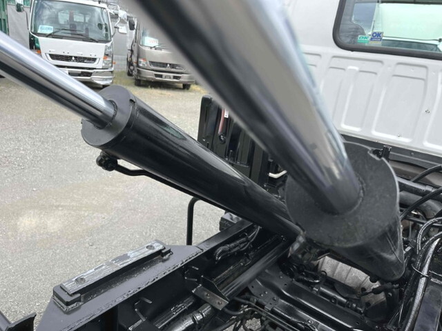 いすゞエルフコンテナ専用車小型（2t・3t）[写真16]