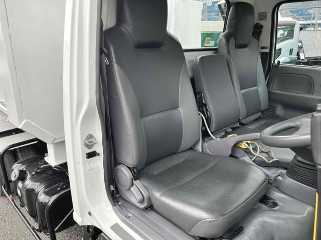 いすゞエルフコンテナ専用車小型（2t・3t）[写真32]