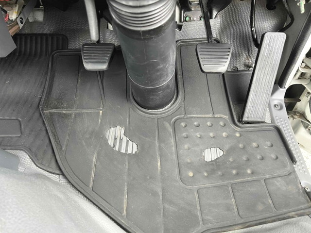 いすゞエルフコンテナ専用車小型（2t・3t）[写真37]