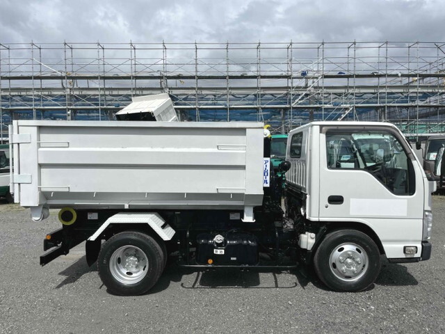 いすゞエルフコンテナ専用車小型（2t・3t）[写真05]