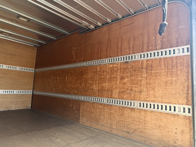 いすゞエルフアルミバン小型（2t・3t）[写真13]