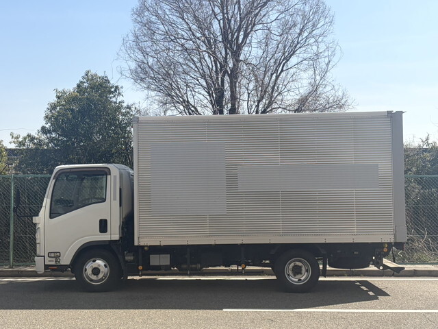 いすゞエルフアルミバン小型（2t・3t）[写真03]