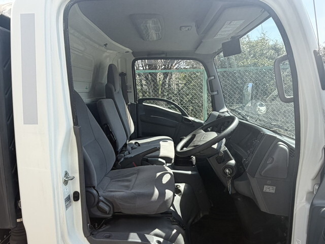 いすゞエルフアルミバン小型（2t・3t）[写真30]