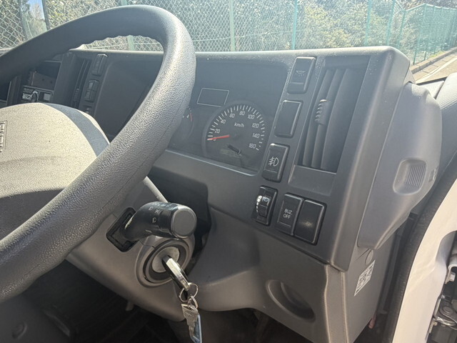 いすゞエルフアルミバン小型（2t・3t）[写真32]