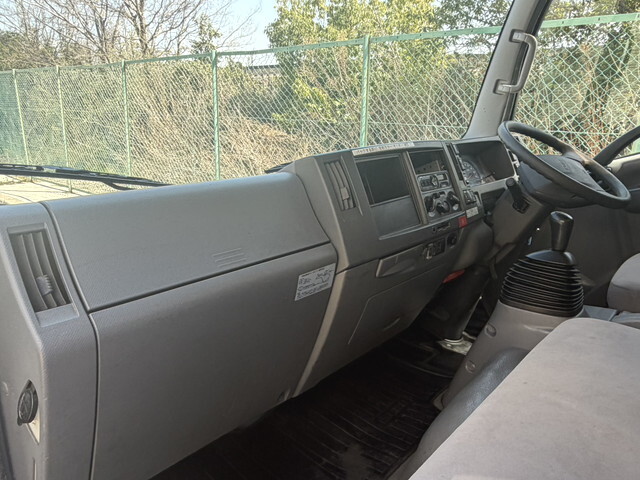 いすゞエルフアルミバン小型（2t・3t）[写真09]