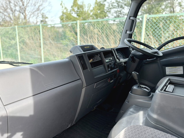 いすゞエルフアルミバン小型（2t・3t）[写真10]