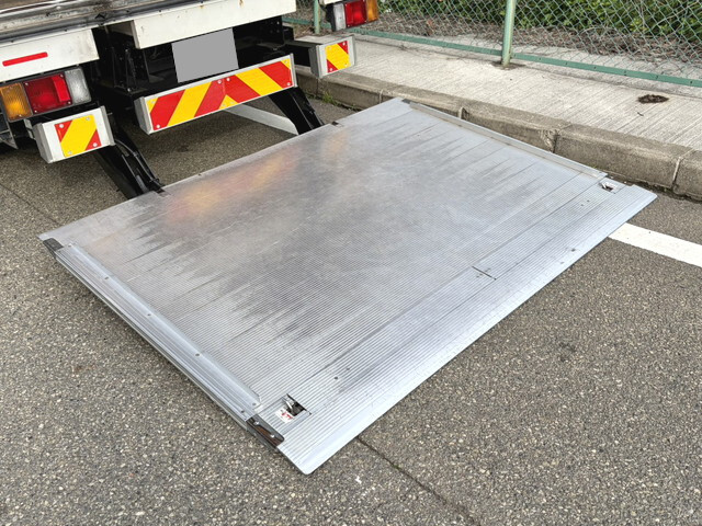 いすゞエルフアルミバン小型（2t・3t）[写真12]