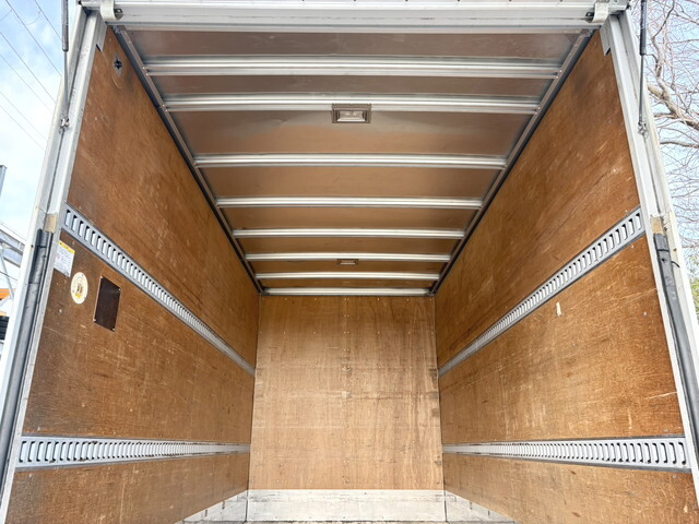 いすゞエルフアルミバン小型（2t・3t）[写真15]