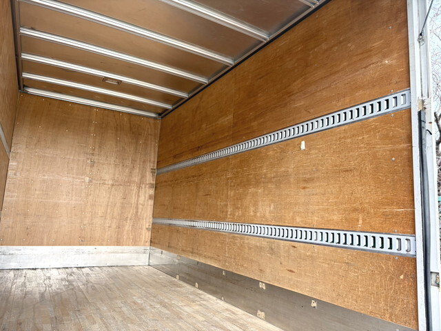 いすゞエルフアルミバン小型（2t・3t）[写真16]