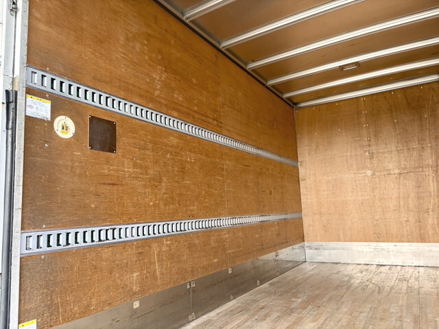 いすゞエルフアルミバン小型（2t・3t）[写真17]