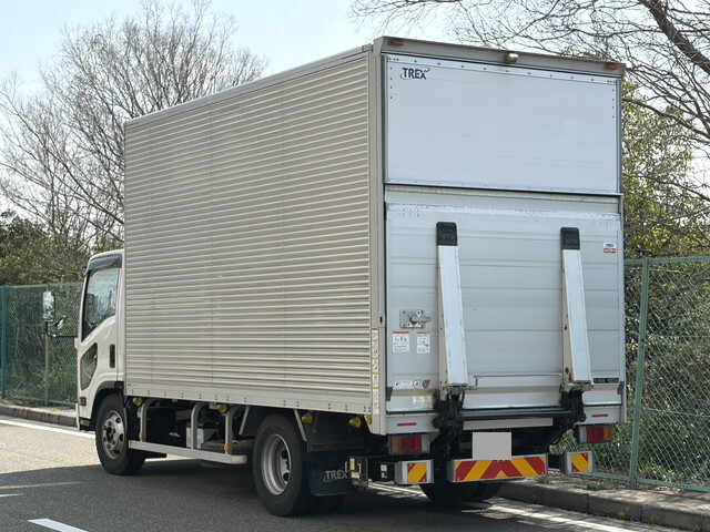 いすゞエルフアルミバン小型（2t・3t）[写真02]