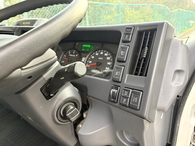 いすゞエルフアルミバン小型（2t・3t）[写真32]