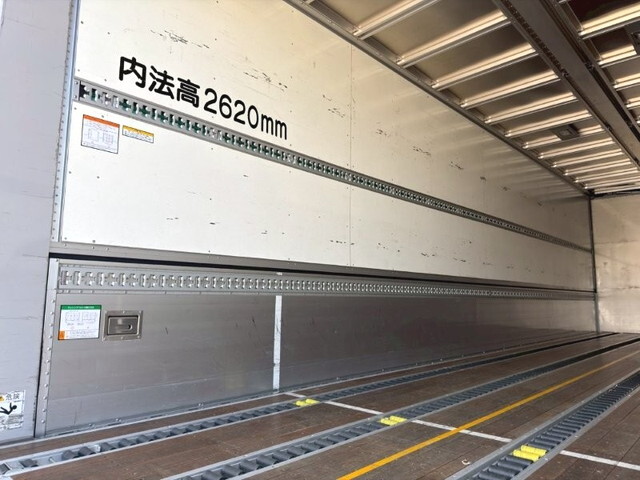 UDトラックスクオンアルミウイング大型（10t）[写真12]