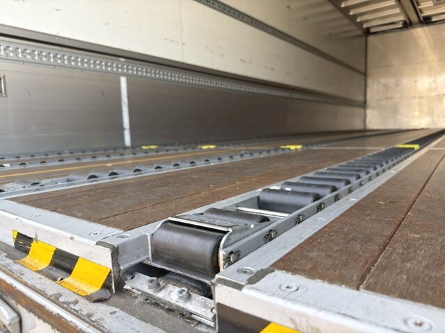 UDトラックスクオンアルミウイング大型（10t）[写真15]