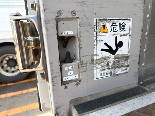 UDトラックスクオンアルミウイング大型（10t）[写真17]
