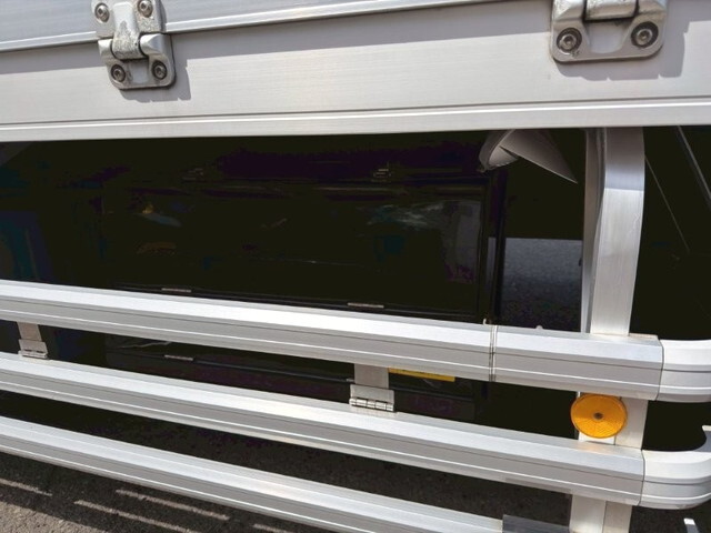 UDトラックスクオンアルミウイング大型（10t）[写真23]