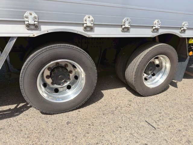 UDトラックスクオンアルミウイング大型（10t）[写真27]