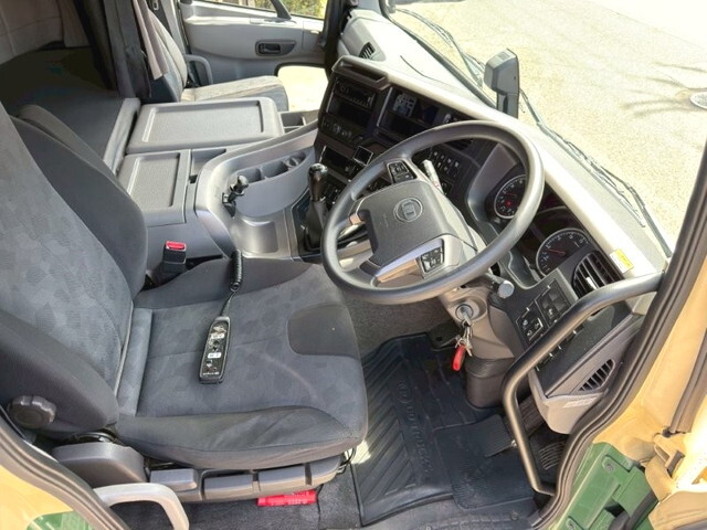 UDトラックスクオンアルミウイング大型（10t）[写真34]