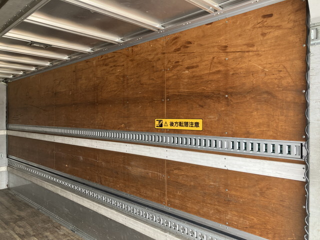 いすゞフォワードアルミウイング中型（4t）[写真16]