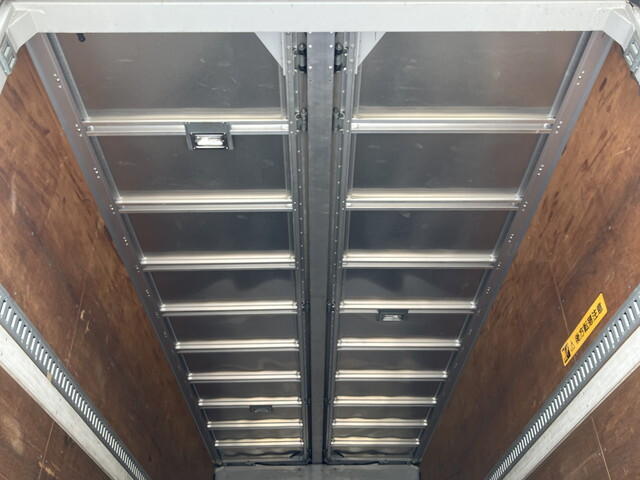 いすゞフォワードアルミウイング中型（4t）[写真17]