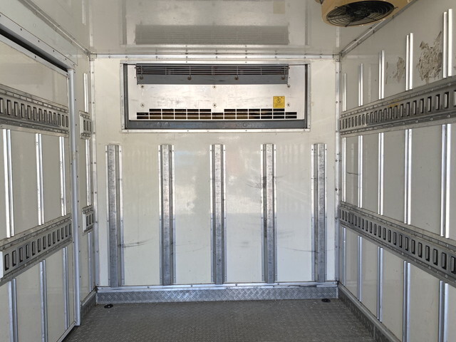 いすゞエルフ冷凍車（冷蔵車）小型（2t・3t）[写真10]