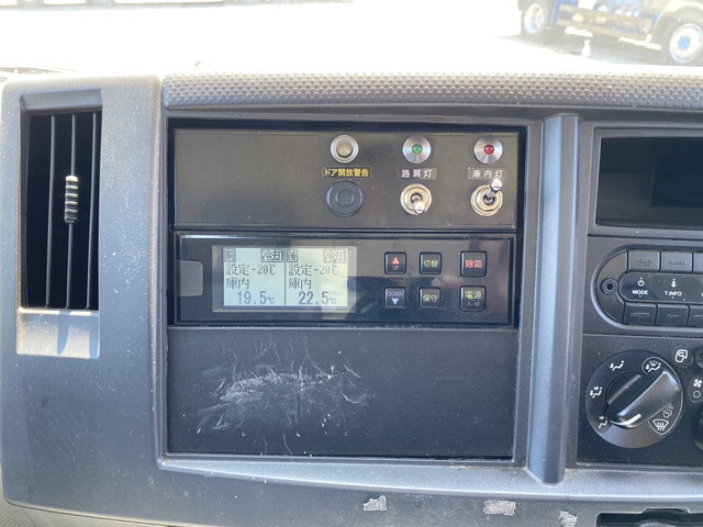 いすゞエルフ冷凍車（冷蔵車）小型（2t・3t）[写真25]