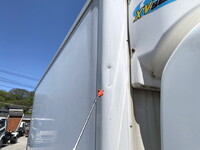 いすゞエルフ冷凍車（冷蔵車）小型（2t・3t）[写真36]