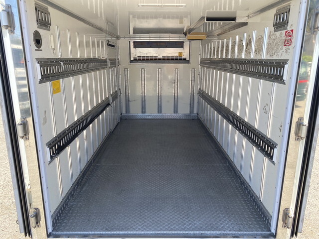 いすゞエルフ冷凍車（冷蔵車）小型（2t・3t）[写真09]