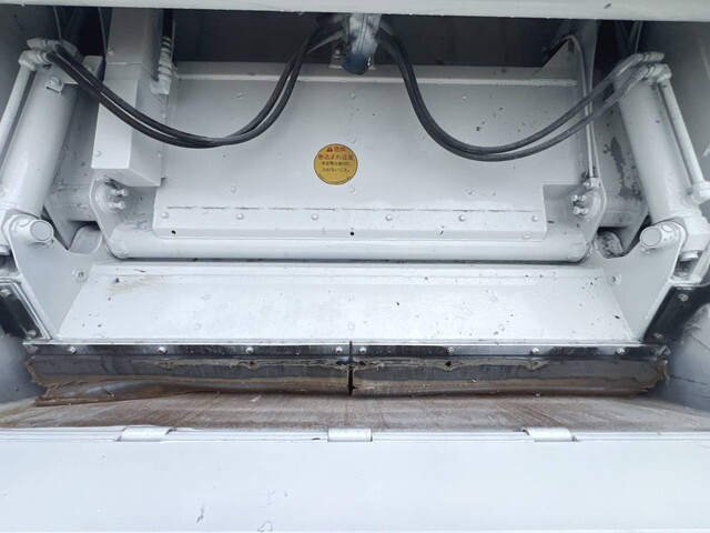 いすゞエルフパッカー車（塵芥車）小型（2t・3t）[写真10]