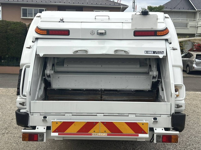 いすゞエルフパッカー車（塵芥車）小型（2t・3t）[写真09]