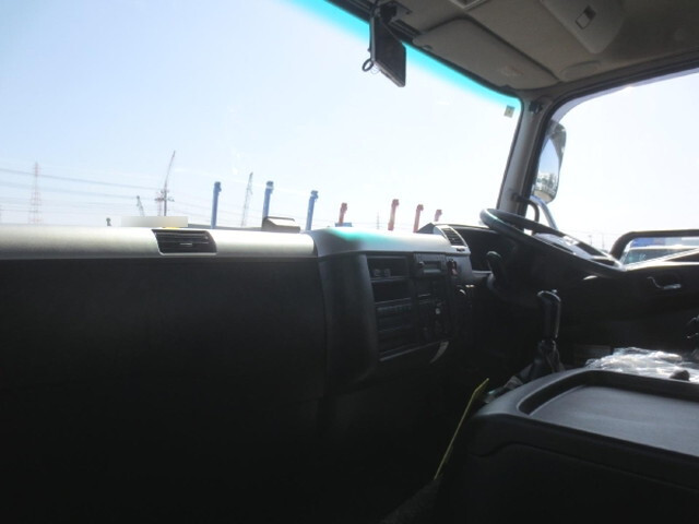 三菱ふそうファイター冷凍車（冷蔵車）中型（4t）[写真17]