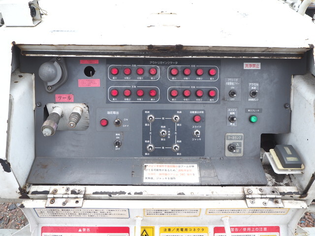 いすゞエルフ高所作業車小型（2t・3t）[写真16]