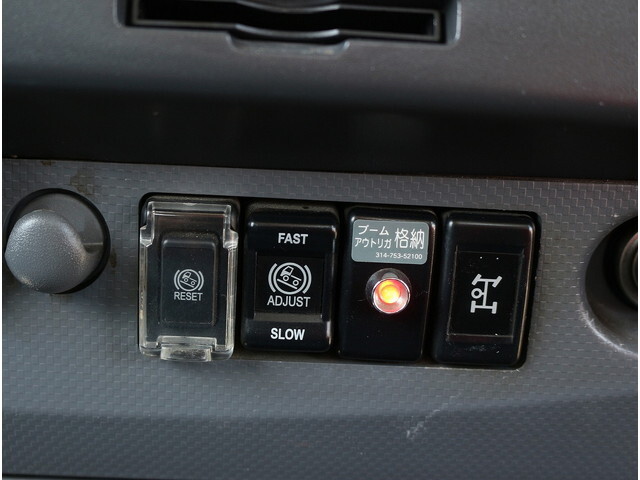 いすゞエルフクレーン3段小型（2t・3t）[写真29]