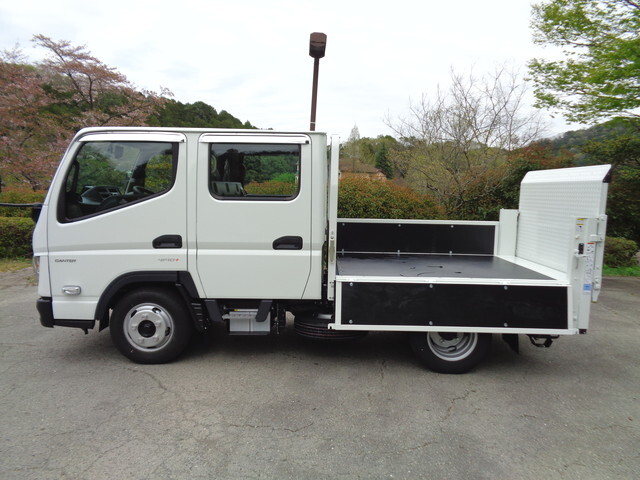 三菱キャンターダブルキャブを探してる方に 三菱ふそう キャンター ダブルキャブ 2．0t 新車保証書有 衝突軽減