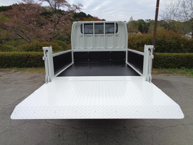 三菱ふそうキャンターダブルキャブ（Wキャブ）小型（2t・3t）[写真12]