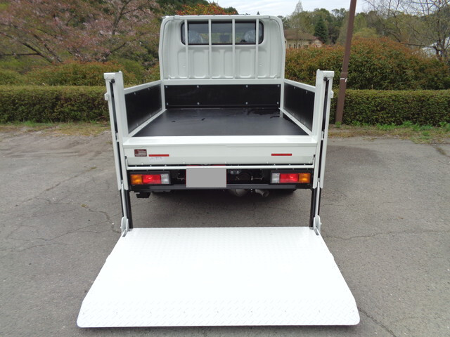 三菱ふそうキャンターダブルキャブ（Wキャブ）小型（2t・3t）[写真13]