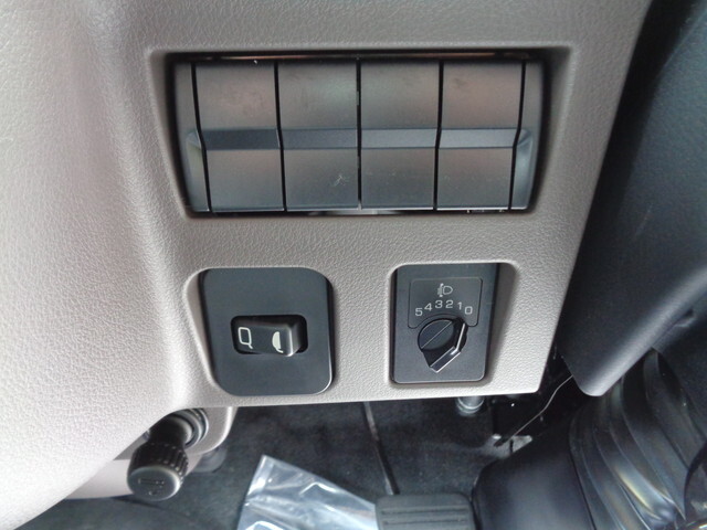 三菱ふそうキャンターダブルキャブ（Wキャブ）小型（2t・3t）[写真37]