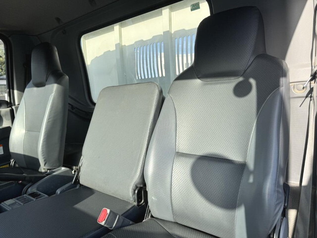 いすゞフォワードダンプ中型（4t）[写真18]