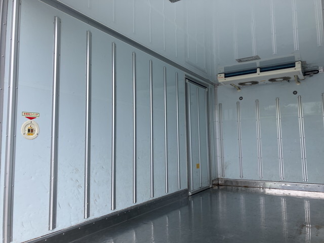 いすゞエルフ冷凍車（冷蔵車）小型（2t・3t）[写真12]